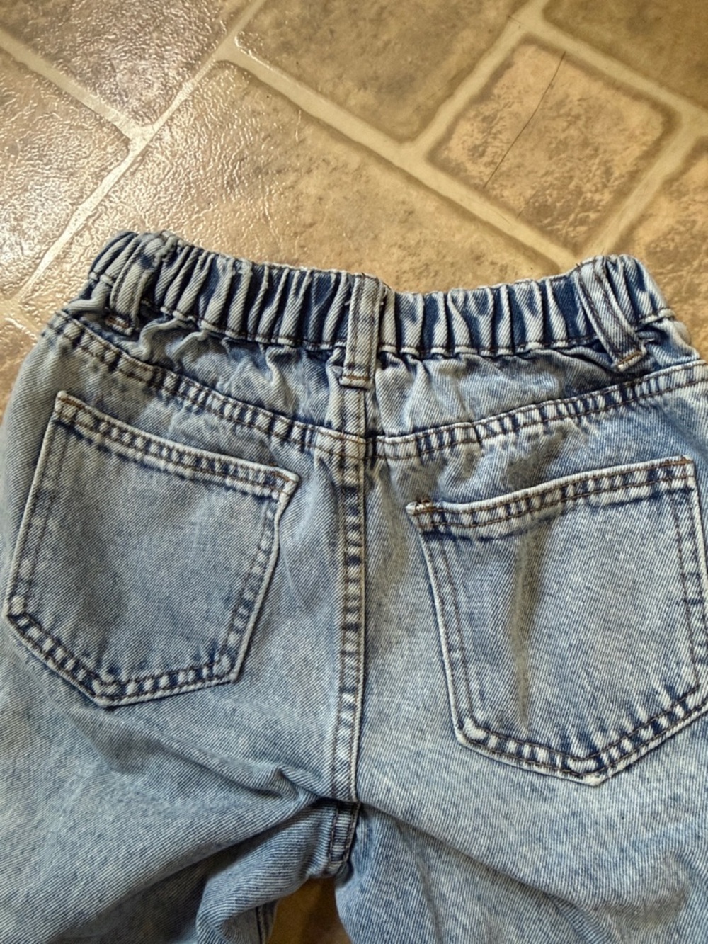 Light Wash Distressed Ripped Jeans - Picture 3 of 3